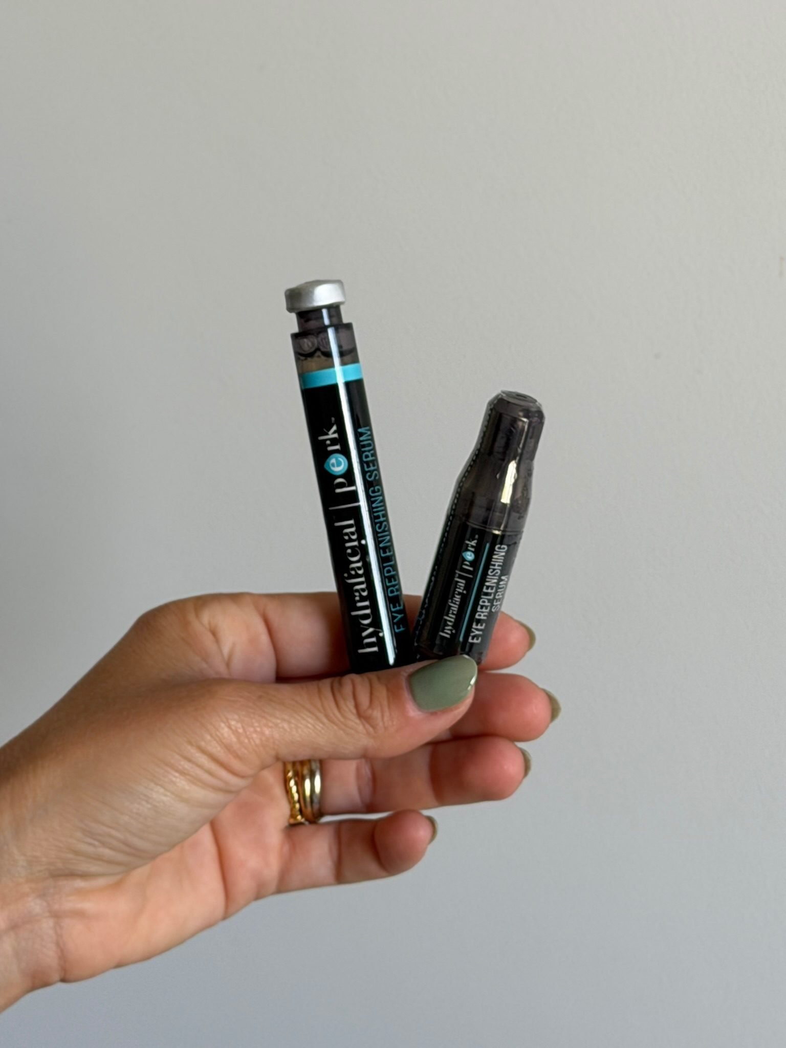 Sérum contour des yeux Hydrafacial utilisé chez Jude Aesthetic